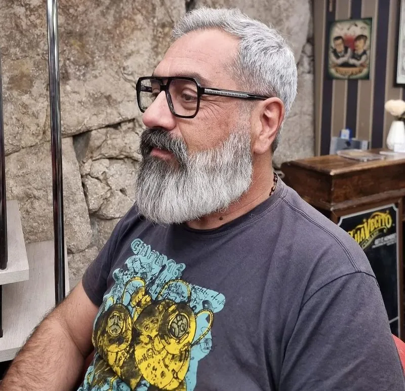 Barba grigia curata da Ciclopix