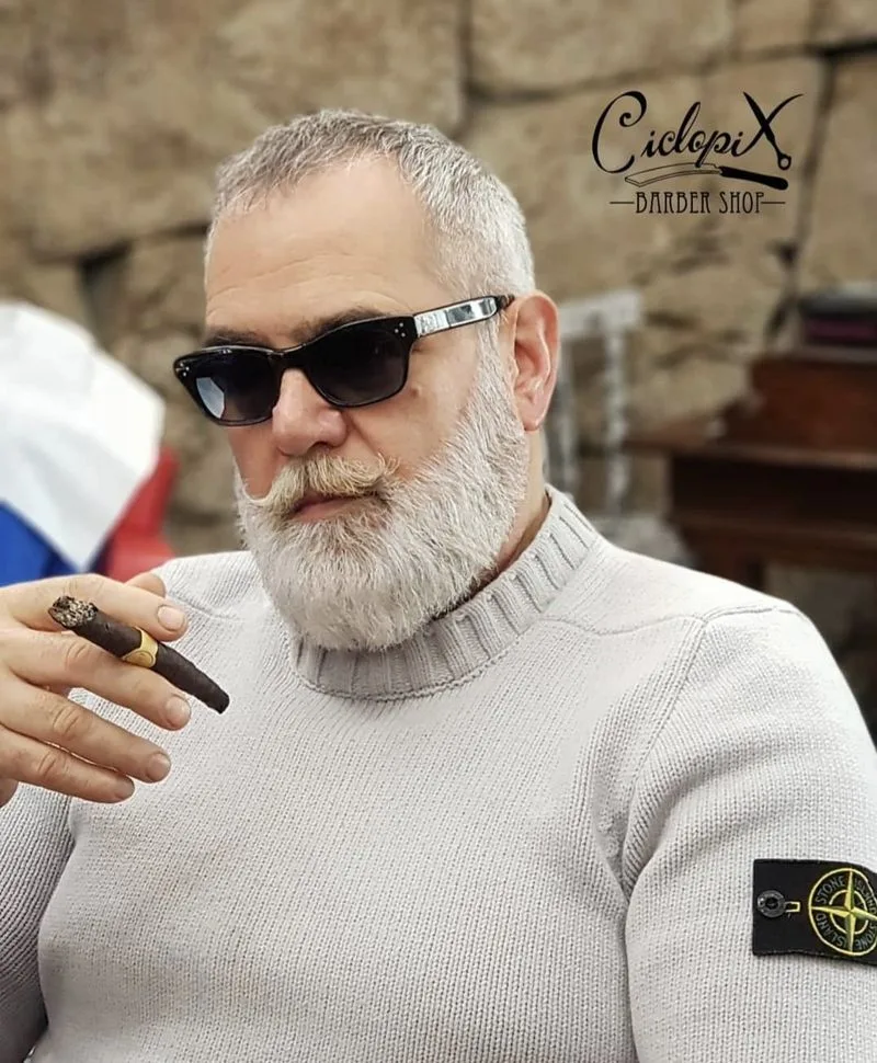 Barba nera sfumata e modellata da Ciclopix